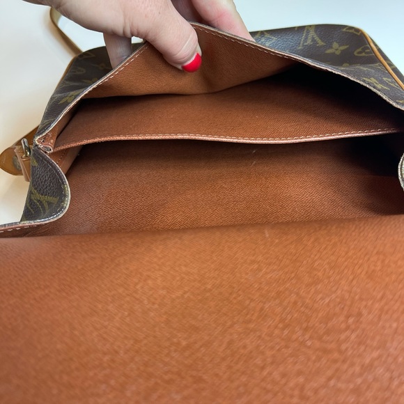 Louis Vuitton Cartoushiere GM Crossbody - Picture 7 of 12